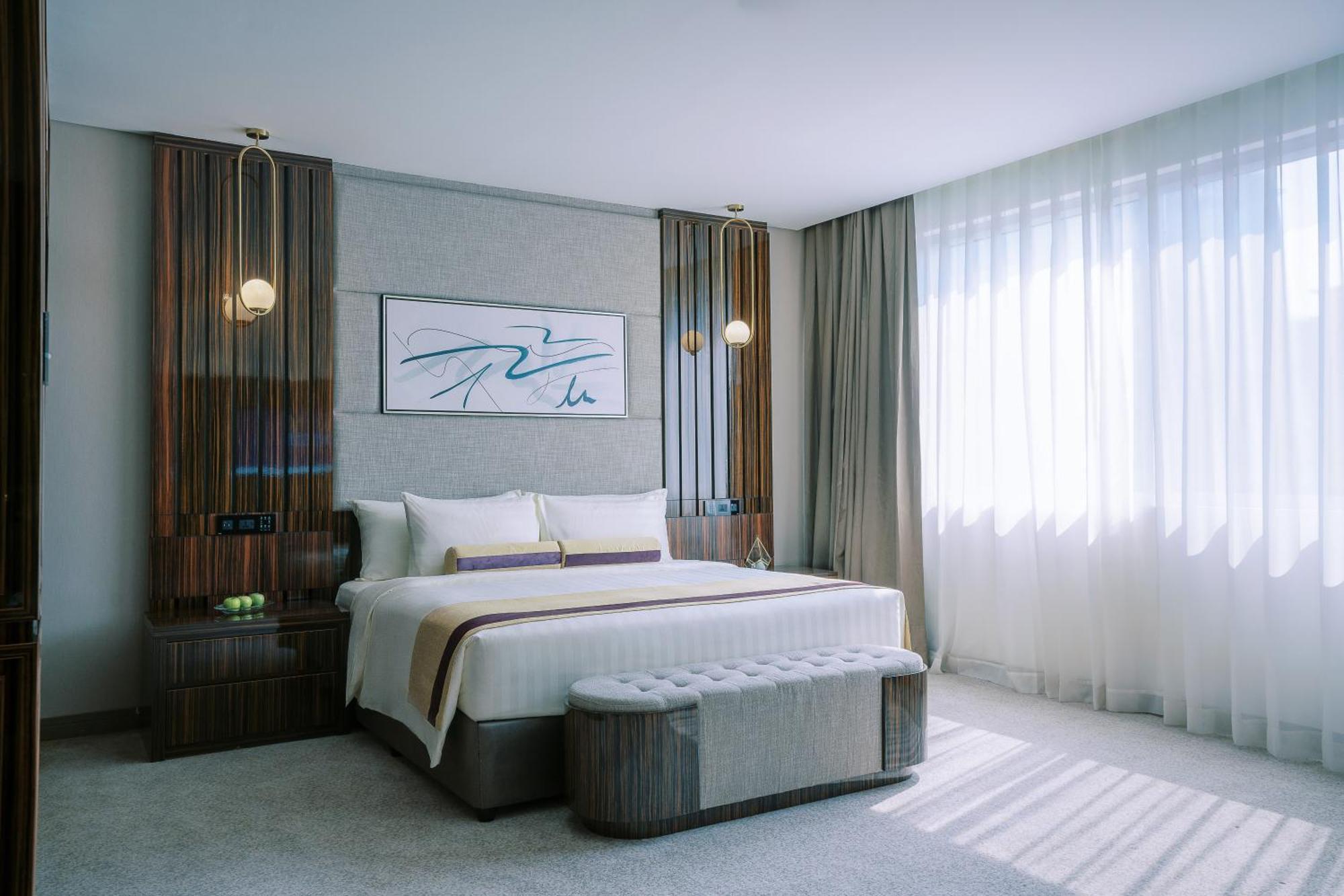 Khalidia Palace Hotel Dubai By Mourouj Gloria 외부 사진 A bedroom at The Westin