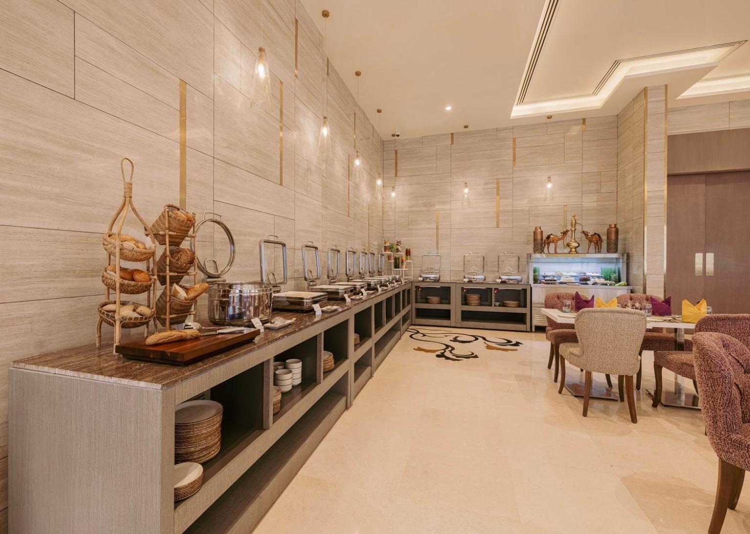 Khalidia Palace Hotel Dubai By Mourouj Gloria 외부 사진 The Club Lounge at the hotel